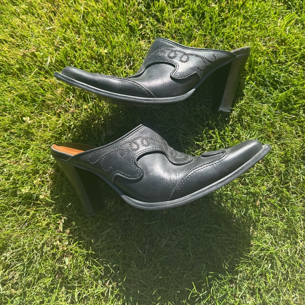 Nine West Black Leather Pointed-Toe Mules